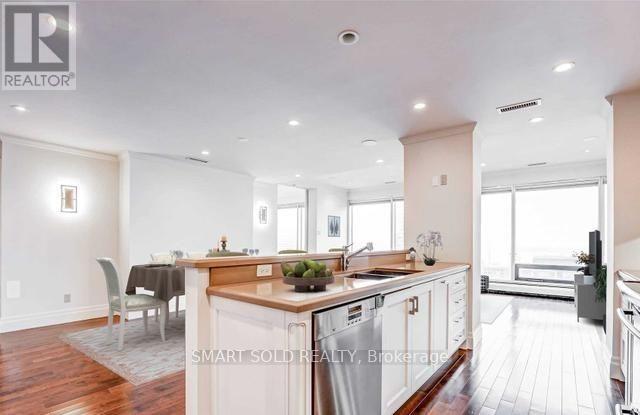 2202 - 30 WELLINGTON STREET E, Toronto, Ontario