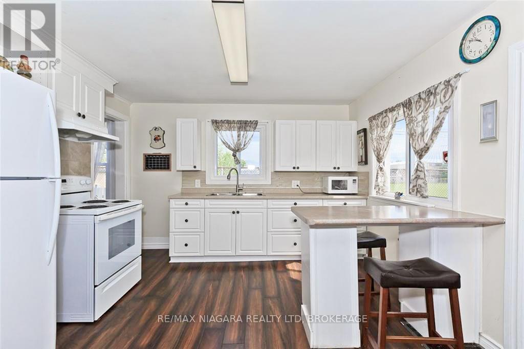 144 Burgar Street, Welland, Ontario  L3B 2S8 - Photo 2 - X12917442