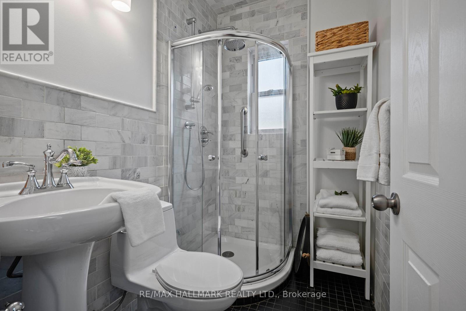 17 Mountnoel Avenue, Toronto, Ontario  M4J 1H7 - Photo 29 - E12907838