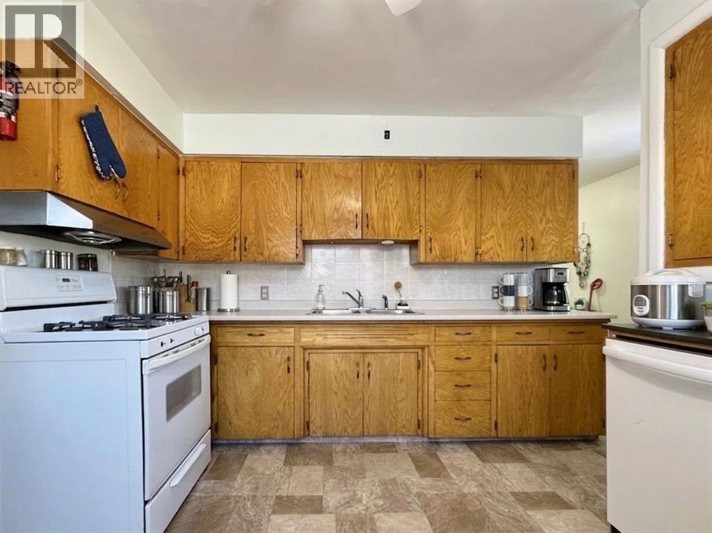 1813 4 Avenue N, Lethbridge, Alberta  T1H 0L6 - Photo 10 - A2292321