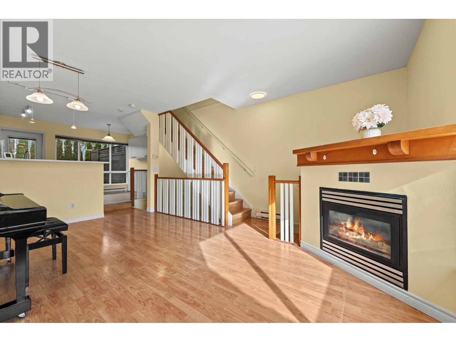 7393 Magnolia Terrace, Burnaby, British Columbia  V5E 4M3 - Photo 6 - R3103284