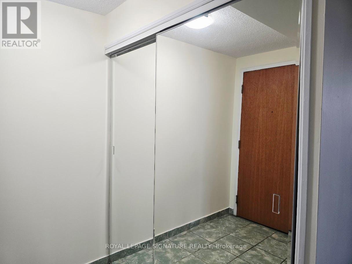 213 - 41 Markbrook Lane, Toronto, Ontario  M9V 5E6 - Photo 5 - W12917452