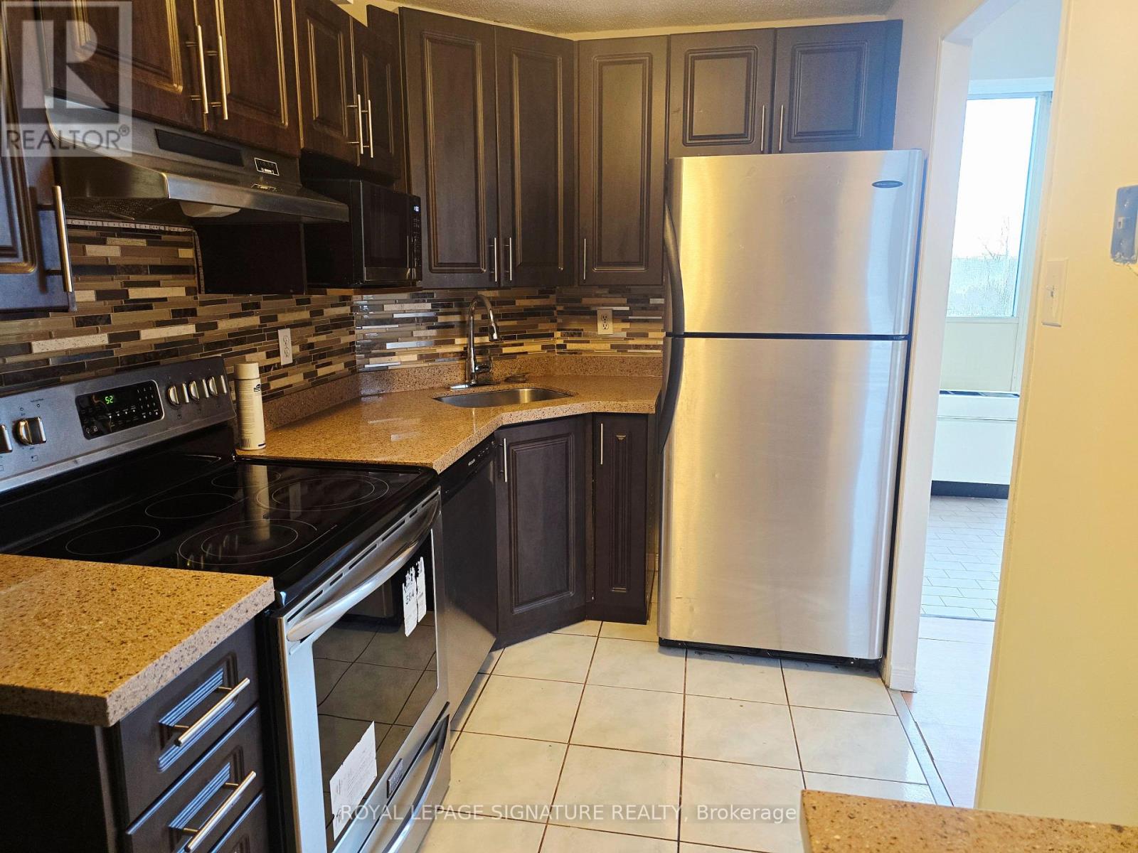 213 - 41 Markbrook Lane, Toronto, Ontario  M9V 5E6 - Photo 6 - W12917452