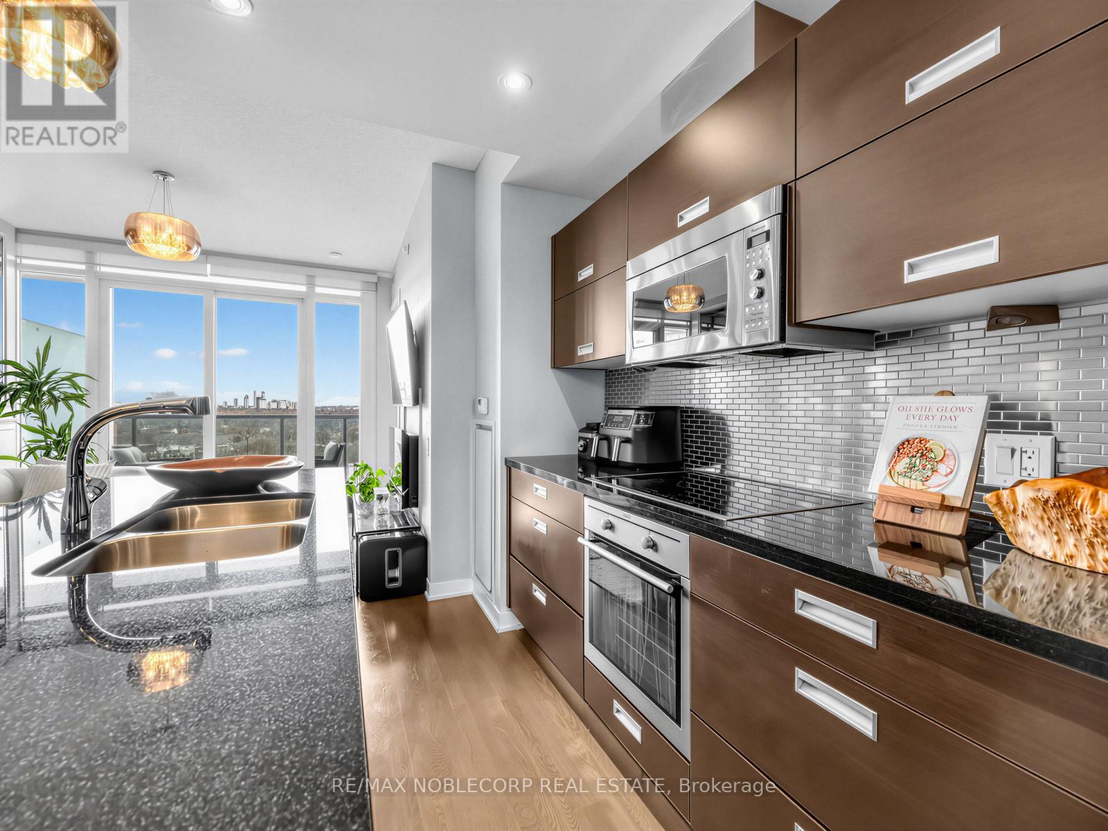 2212 - 88 Park Lawn Road, Toronto, Ontario  M8Y 0B5 - Photo 11 - W12917460