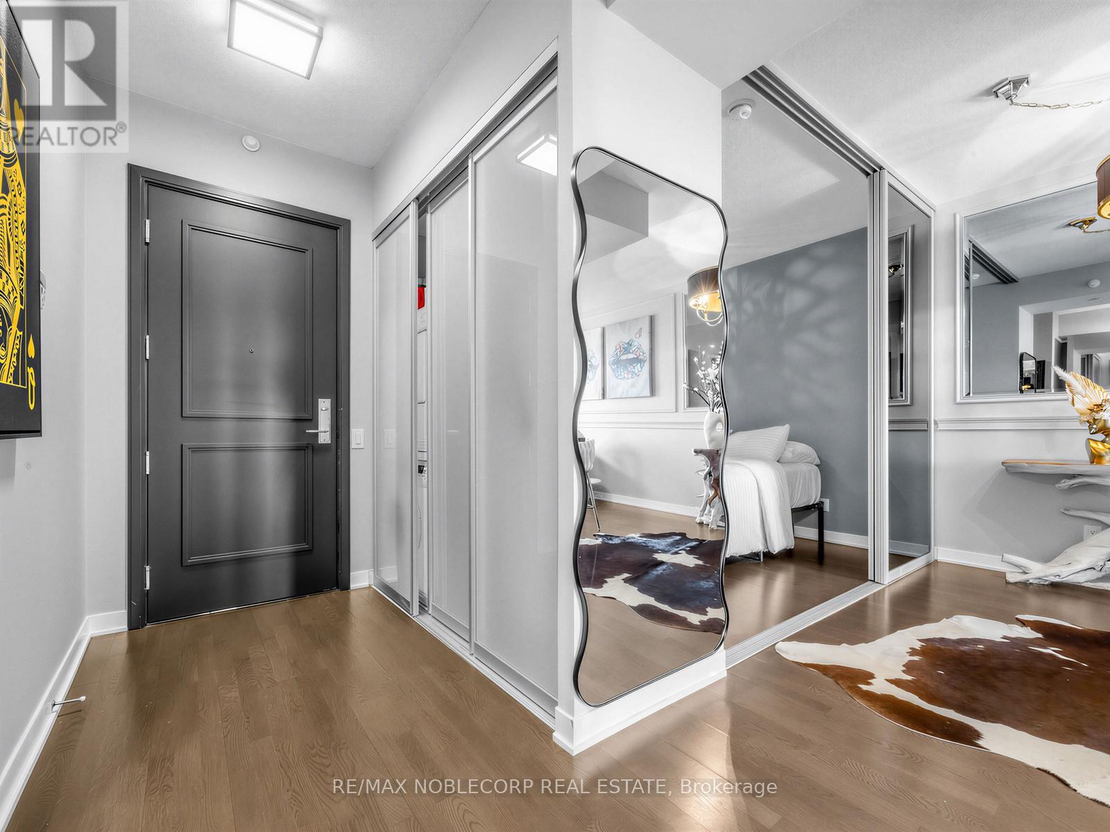 2212 - 88 Park Lawn Road, Toronto, Ontario  M8Y 0B5 - Photo 3 - W12917460