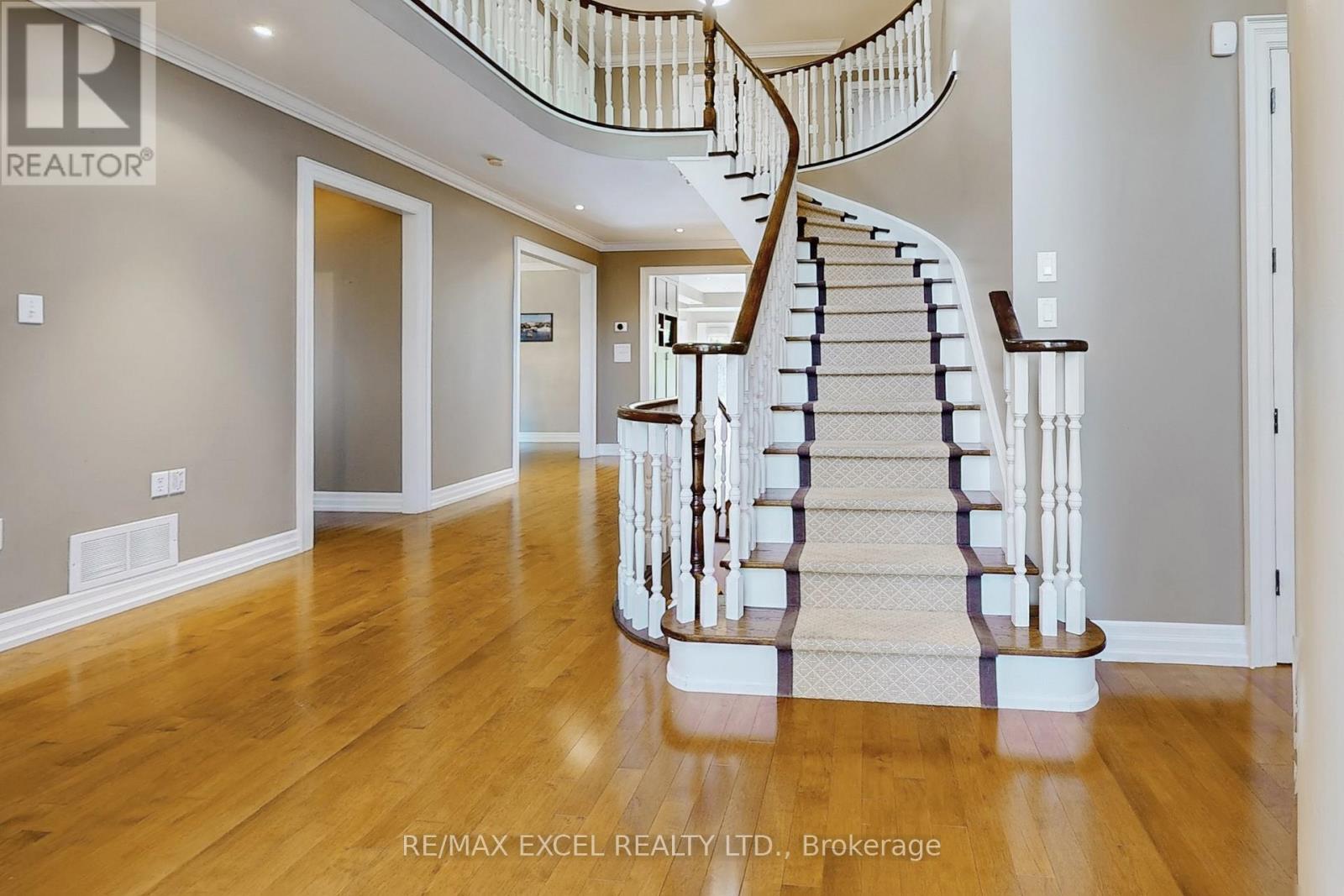 5368 Vail Court, Mississauga, Ontario  L5M 6G9 - Photo 4 - W12917462