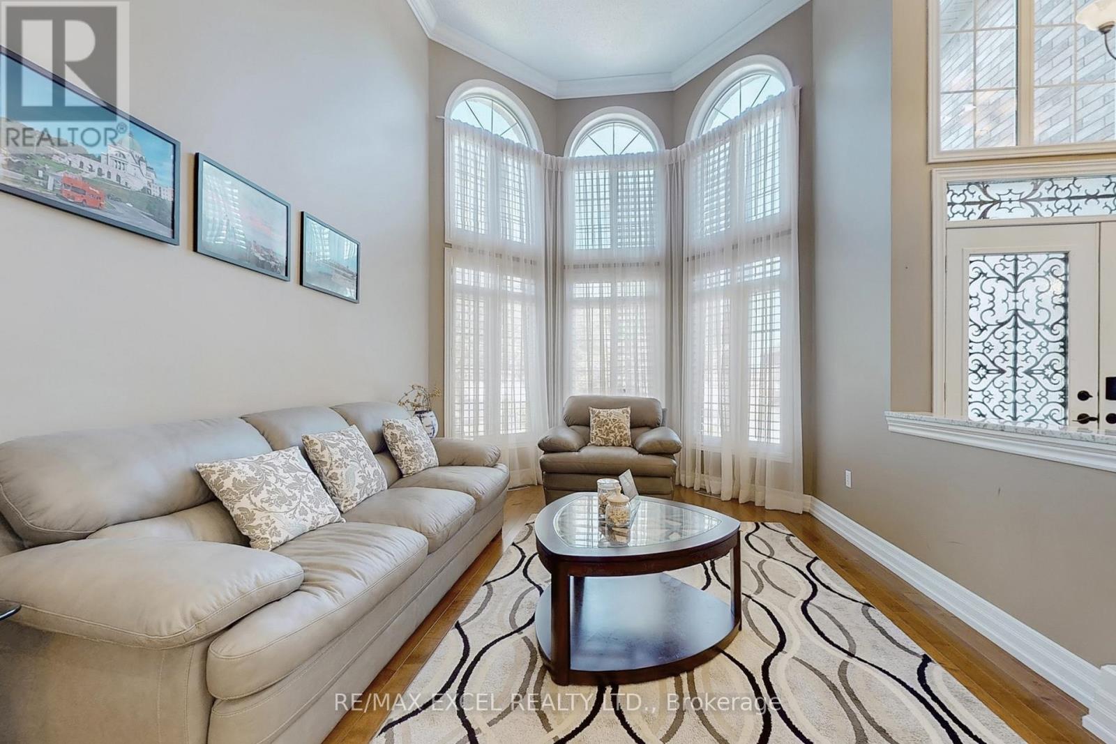 5368 Vail Court, Mississauga, Ontario  L5M 6G9 - Photo 5 - W12917462