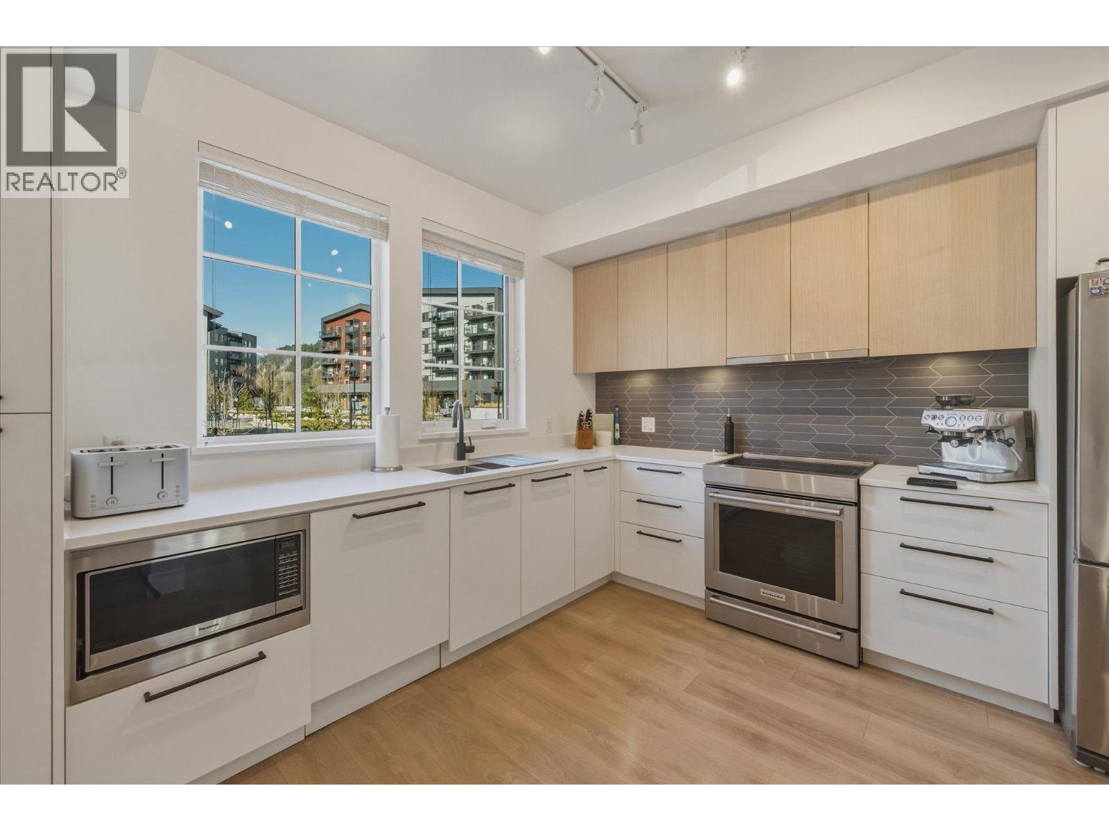 1361 Marinaside Place, Squamish, British Columbia  V8B 1A8 - Photo 4 - R3103211