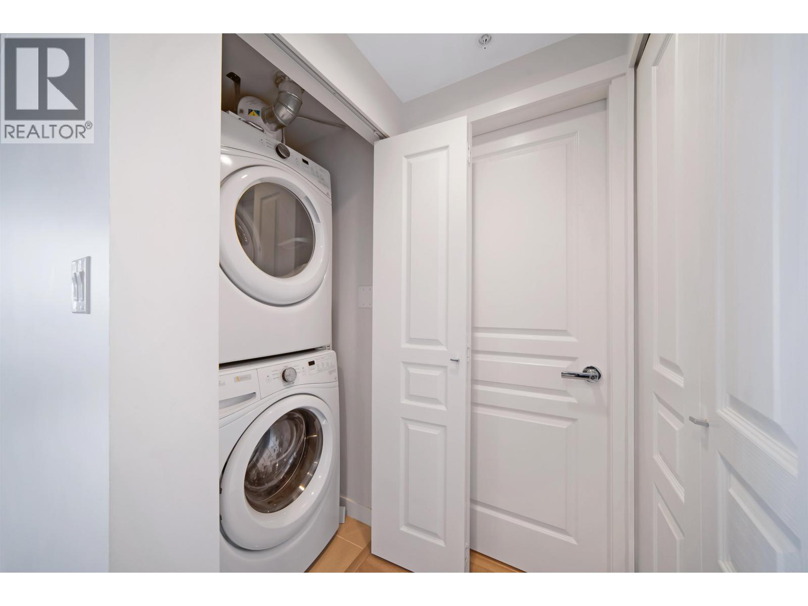 2205 3096 Windsor Gate, Coquitlam, British Columbia  V3B 0P4 - Photo 16 - R3102415