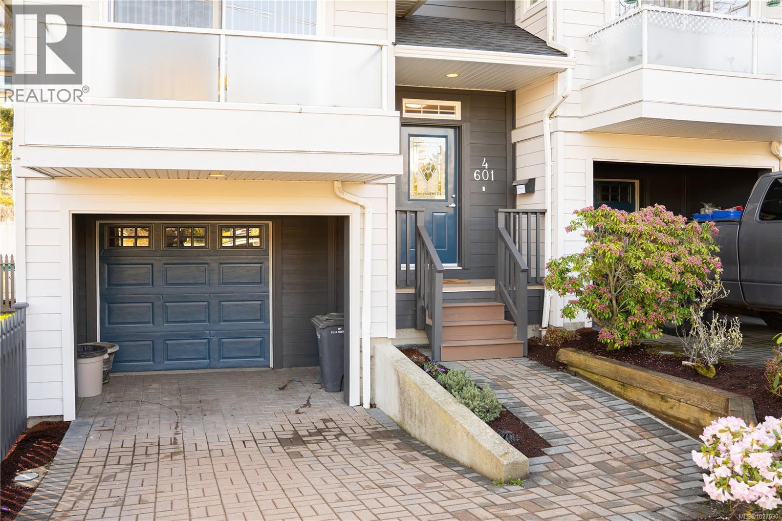 4 601 Nelson St, Esquimalt, British Columbia  V9A 6P7 - Photo 3 - 1027030