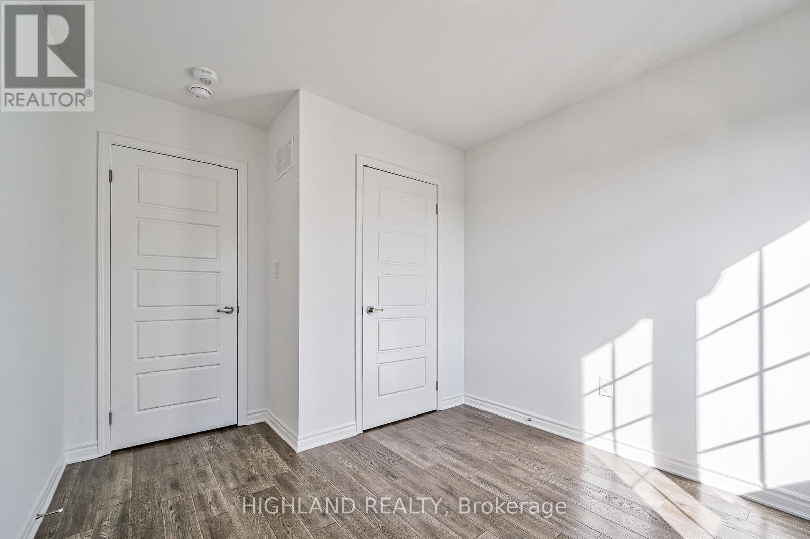 141 Settlers Road E, Oakville, Ontario  L6H 7X7 - Photo 11 - W12910344