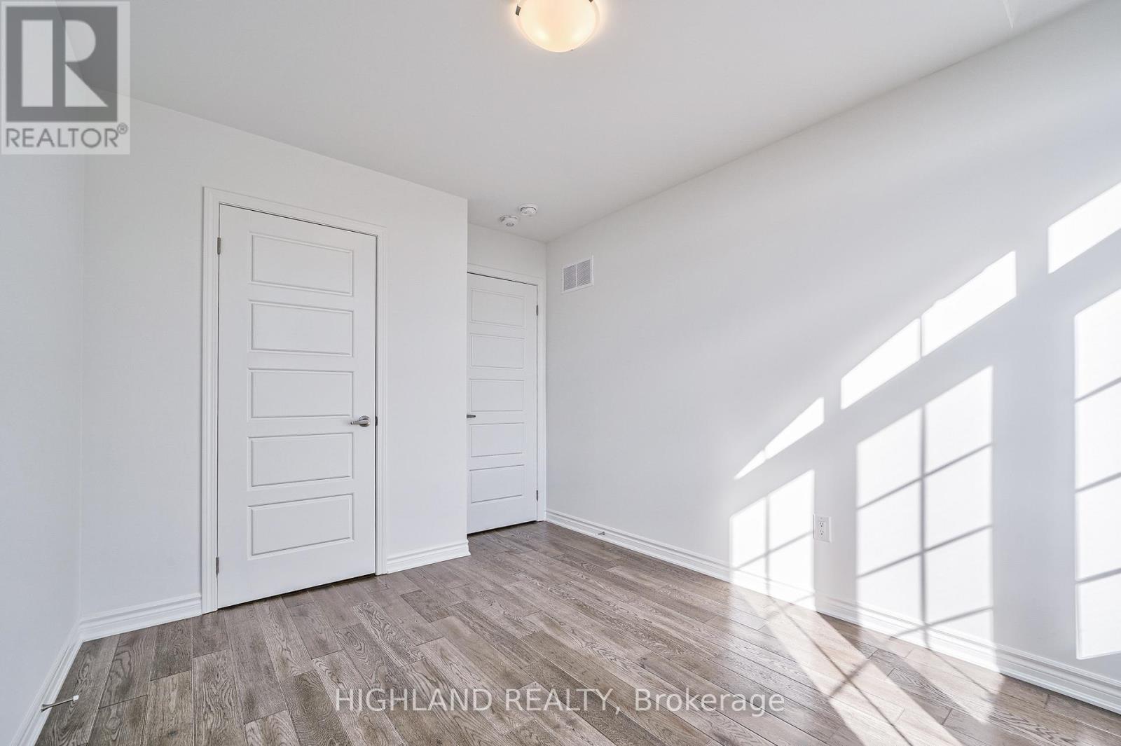 141 Settlers Road E, Oakville, Ontario  L6H 7X7 - Photo 10 - W12910344