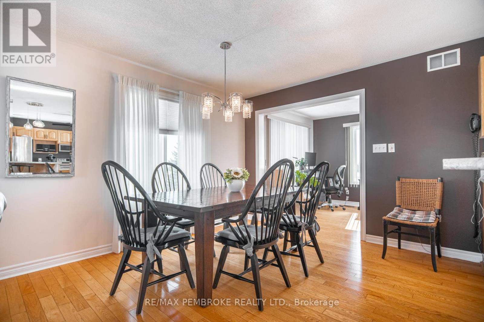 529 Angus Campbell Drive, Pembroke, Ontario  K8A 8K5 - Photo 10 - X12916090