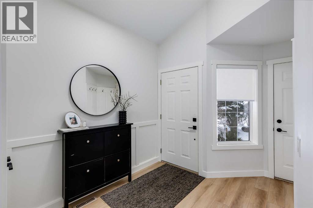 9810 Hidden Valley Drive NW, Calgary, Alberta  T3A 5L2 - Photo 4 - A2291590