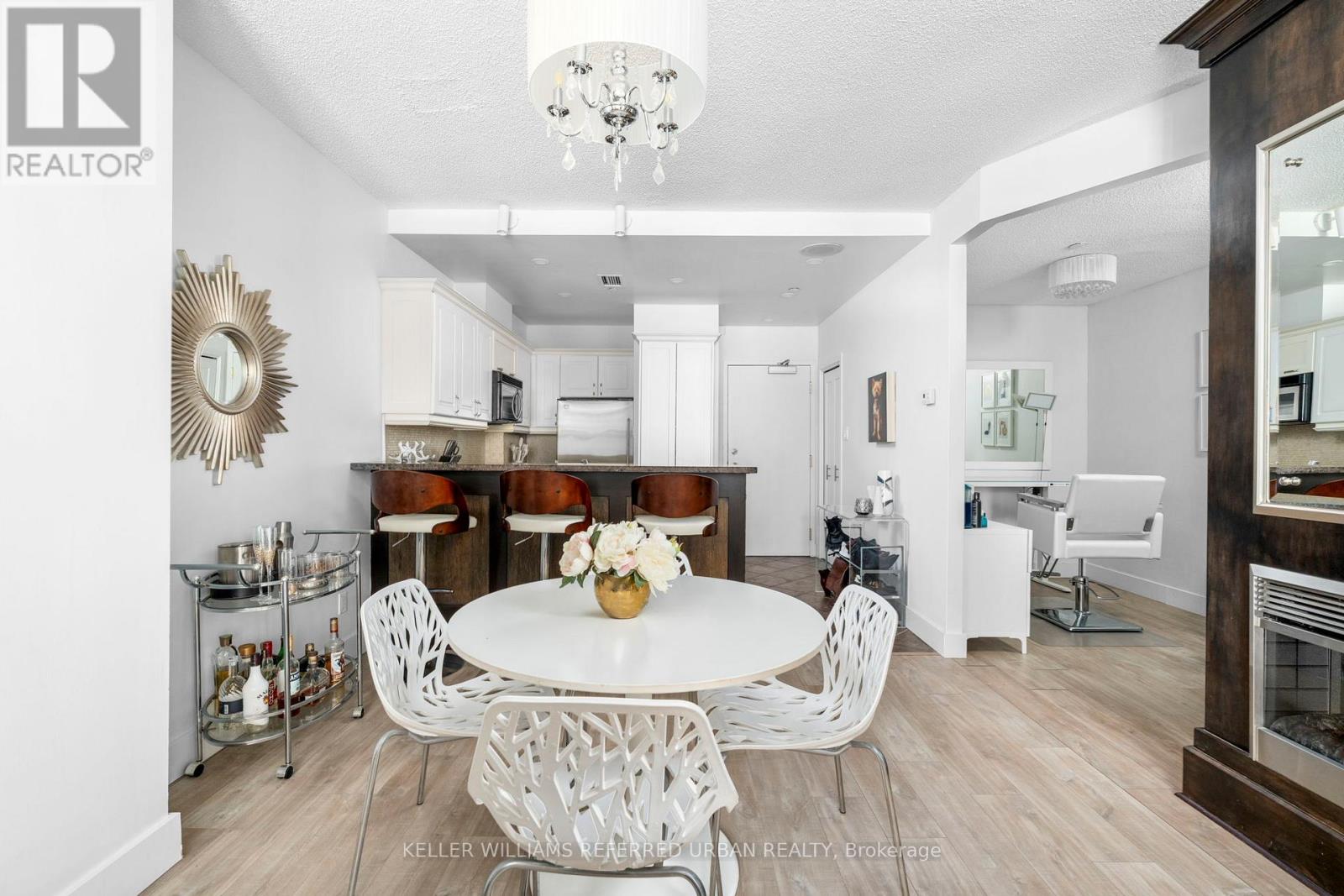 706 - 393 King Street W, Toronto, Ontario  M5V 3G8 - Photo 2 - C12917468