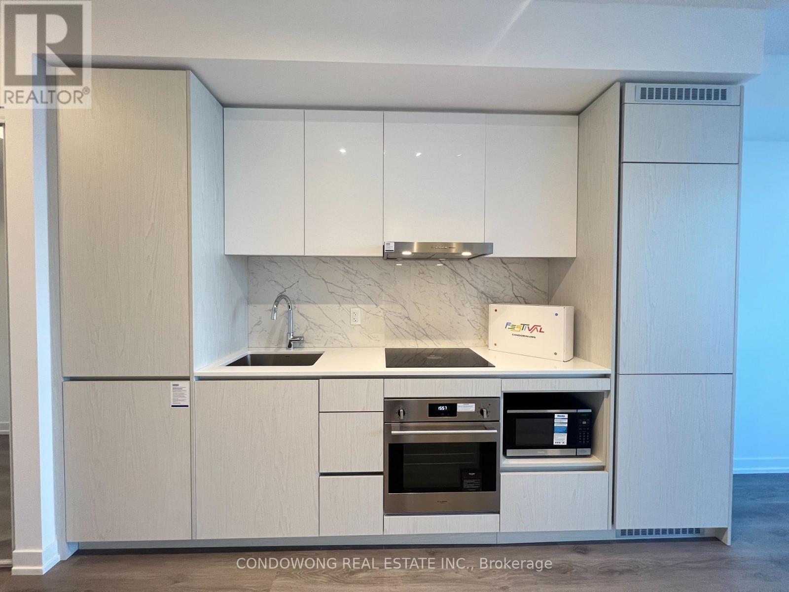 2607 - 28 Interchange Way, Vaughan, Ontario  L4K 0P8 - Photo 2 - N12917472