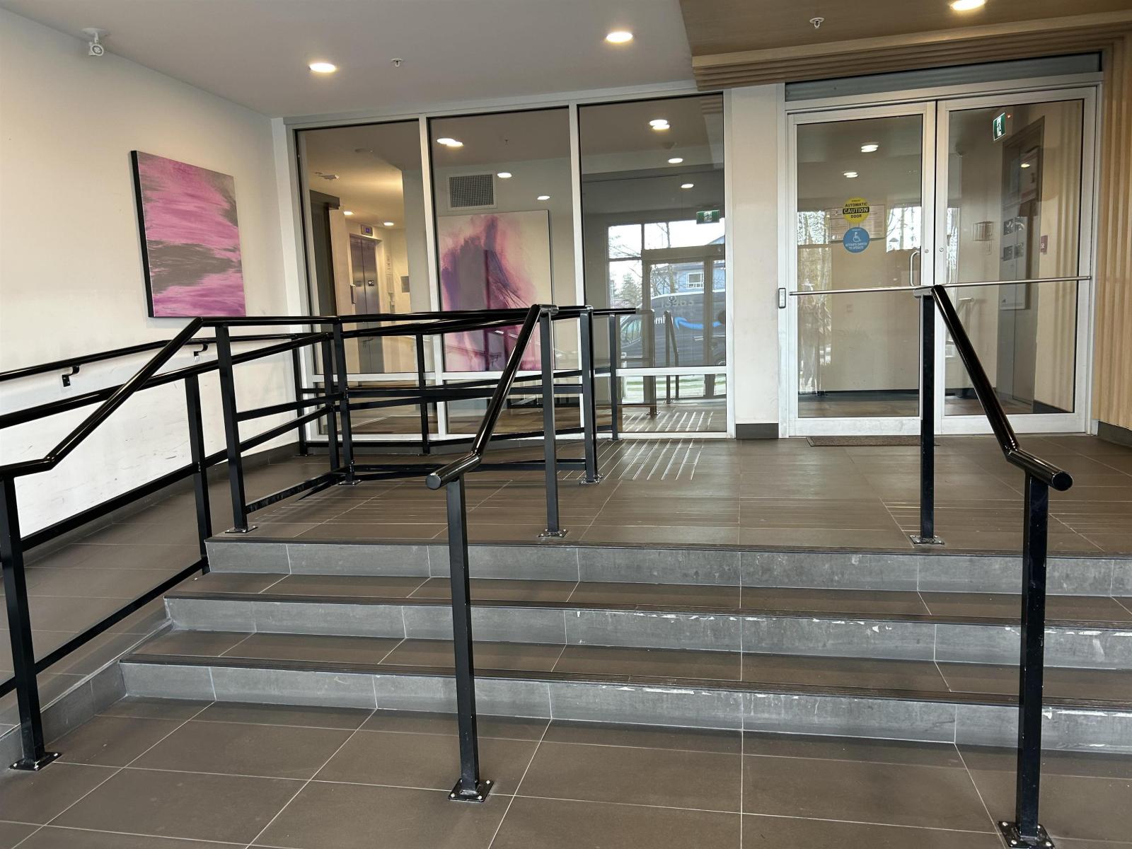 416 13963 105 Boulevard, Surrey, British Columbia  V3T 0M9 - Photo 1 - R3103386