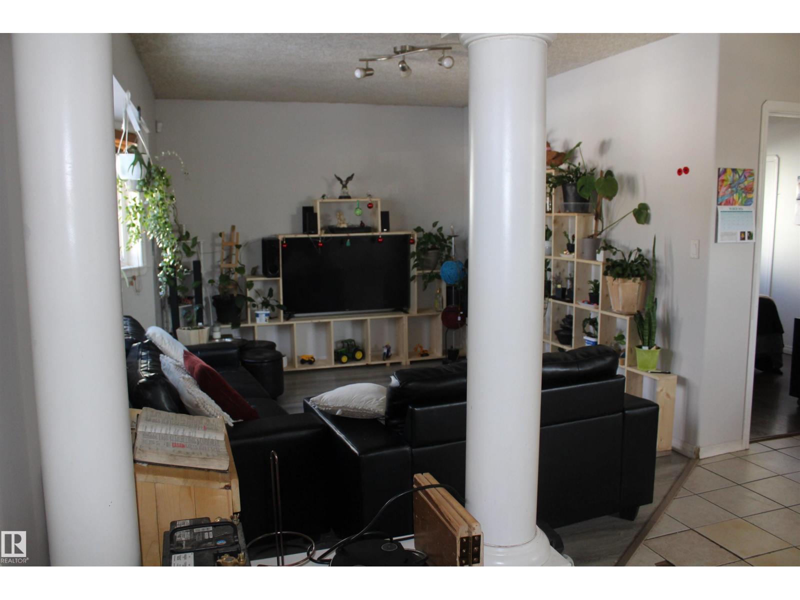 11927 96 St Nw, Edmonton, Alberta  T5J 2R4 - Photo 3 - E4478895