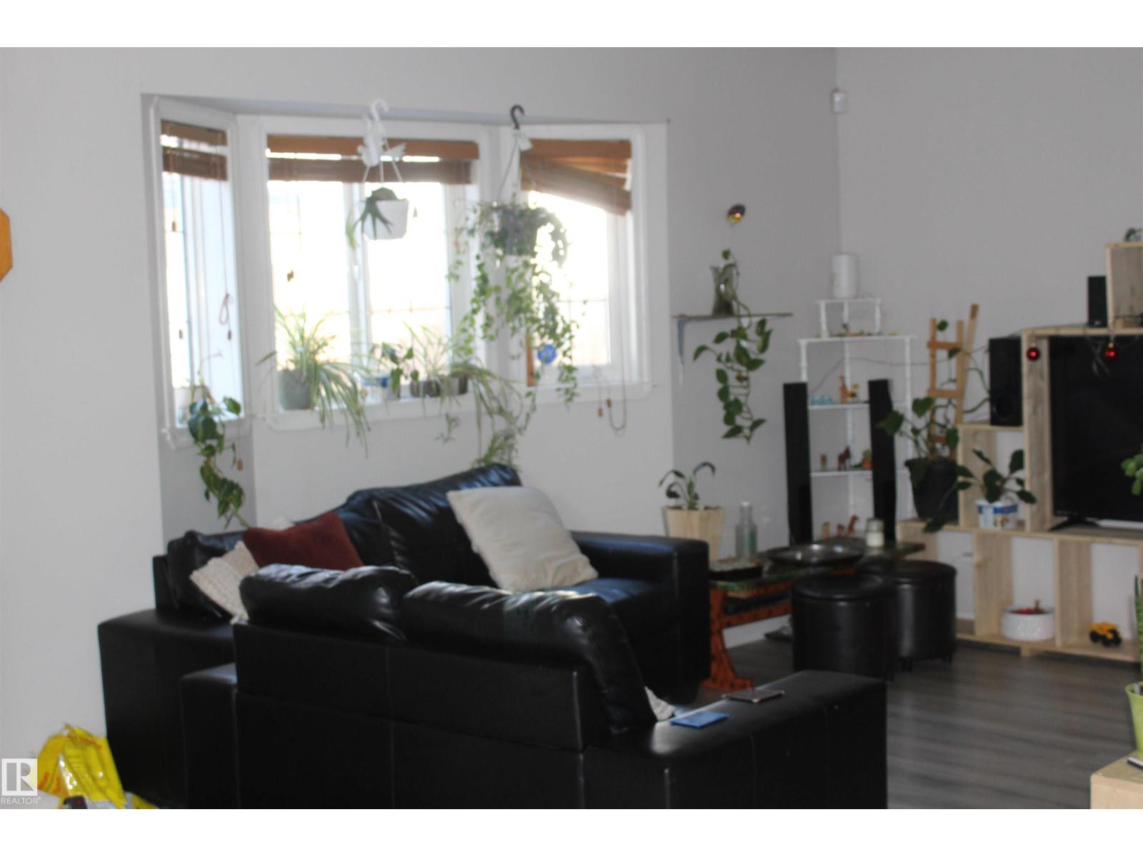 11927 96 St Nw, Edmonton, Alberta  T5J 2R4 - Photo 4 - E4478895