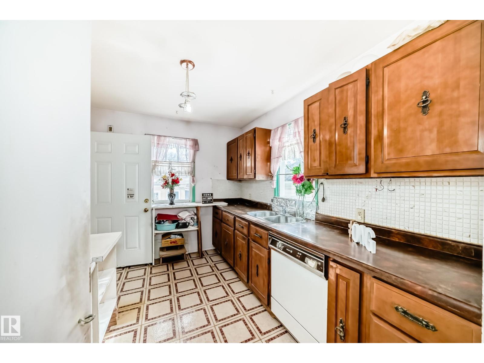 11239 97 St Nw, Edmonton, Alberta  T5G 1X2 - Photo 10 - E4478896