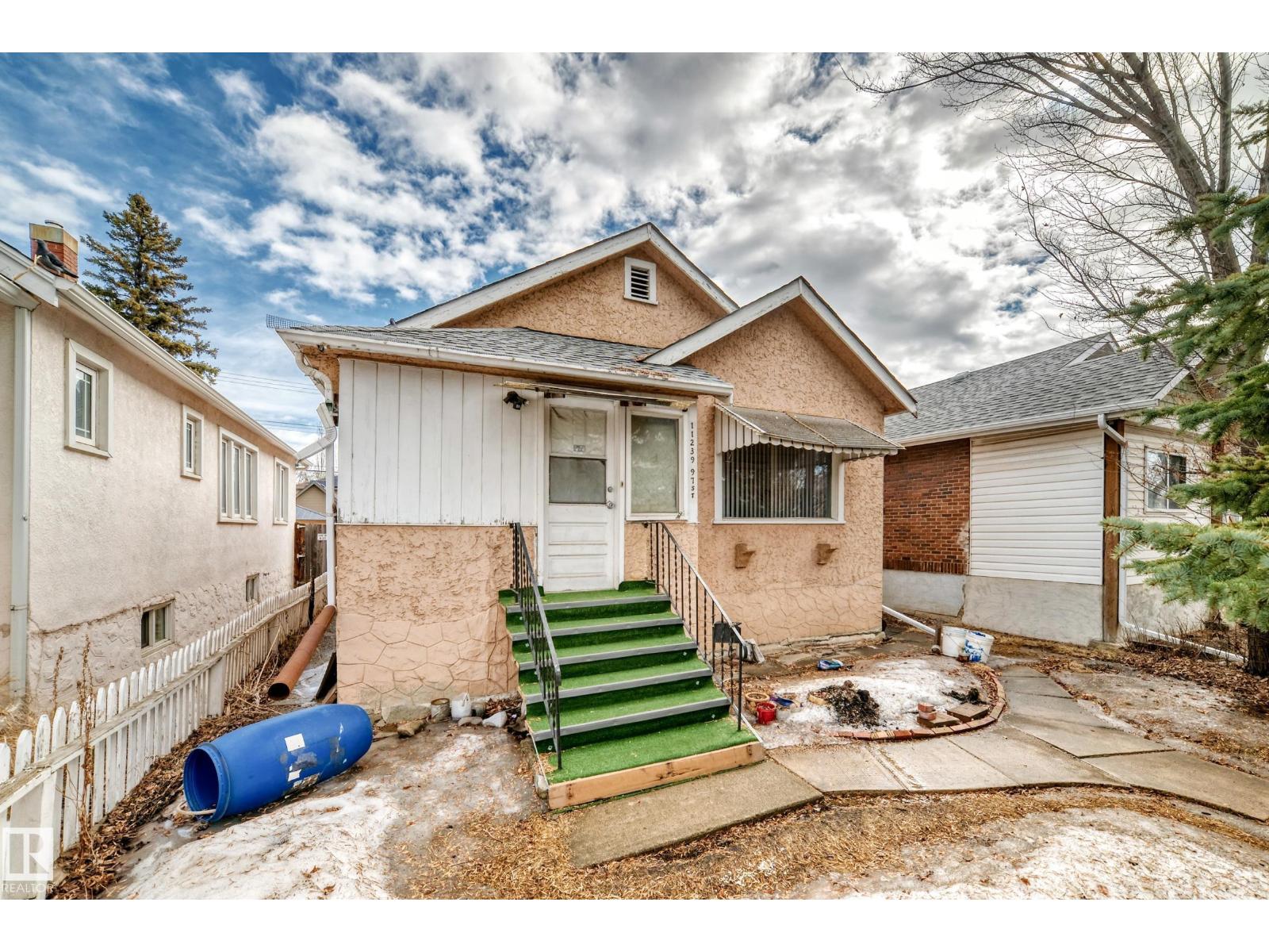 11239 97 St Nw, Edmonton, Alberta  T5G 1X2 - Photo 2 - E4478896