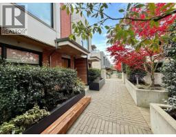 <div class="price">$999,000</div> 5458 Oak Street, Vancouver<br><div style="margin-bottom:8px;"><small>Sutton Group-West Coast Realty</small></div><div class='bed_bath'>2 Bed | 3 Bath</div>