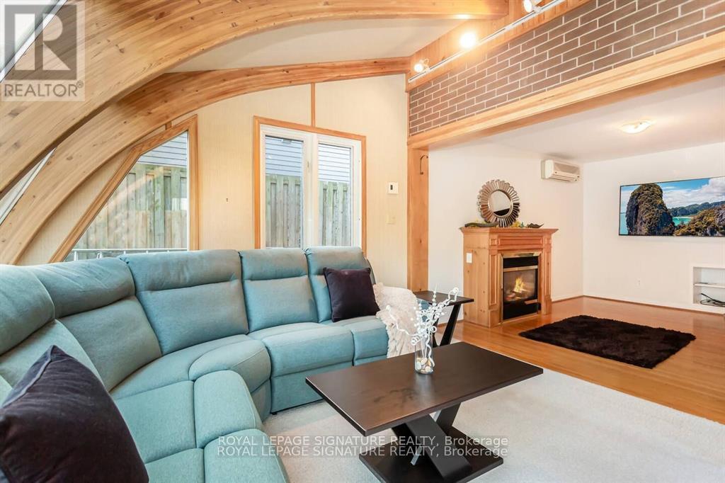 153 Ulster Drive, Oakville, Ontario  L6L 3P3 - Photo 2 - W12917470