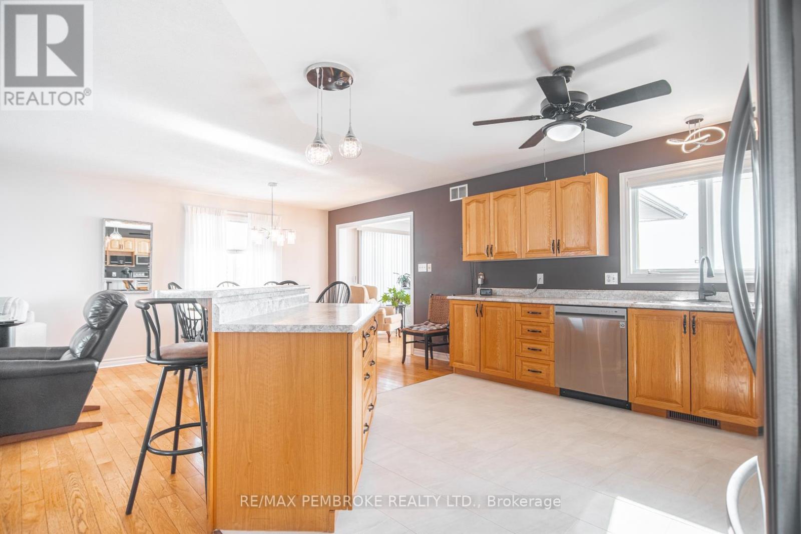 529 Angus Campbell Drive, Pembroke, Ontario  K8A 8K5 - Photo 15 - X12916090