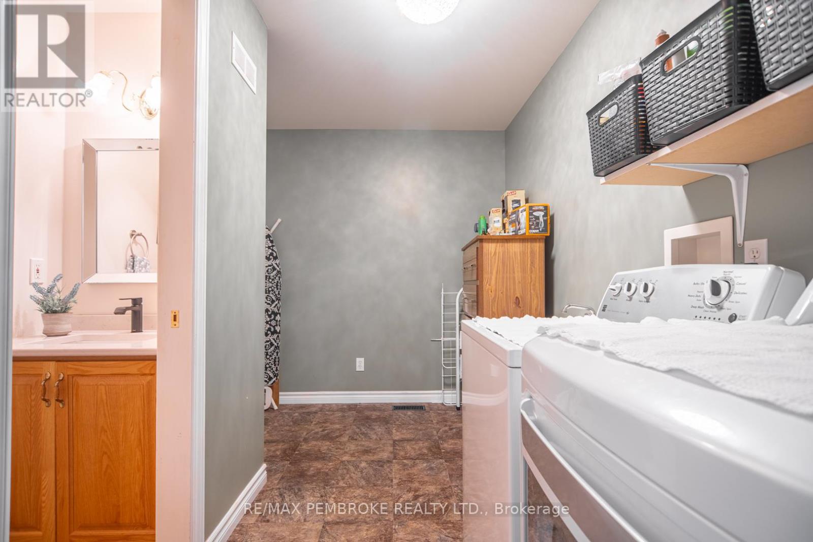 529 Angus Campbell Drive, Pembroke, Ontario  K8A 8K5 - Photo 24 - X12916090