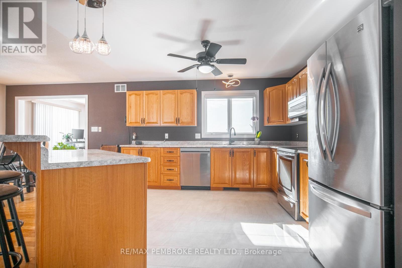 529 Angus Campbell Drive, Pembroke, Ontario  K8A 8K5 - Photo 14 - X12916090