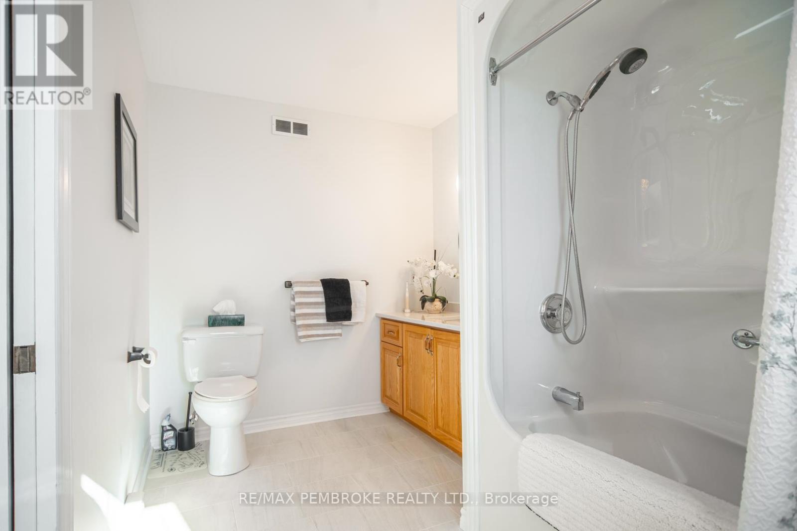 529 Angus Campbell Drive, Pembroke, Ontario  K8A 8K5 - Photo 22 - X12916090