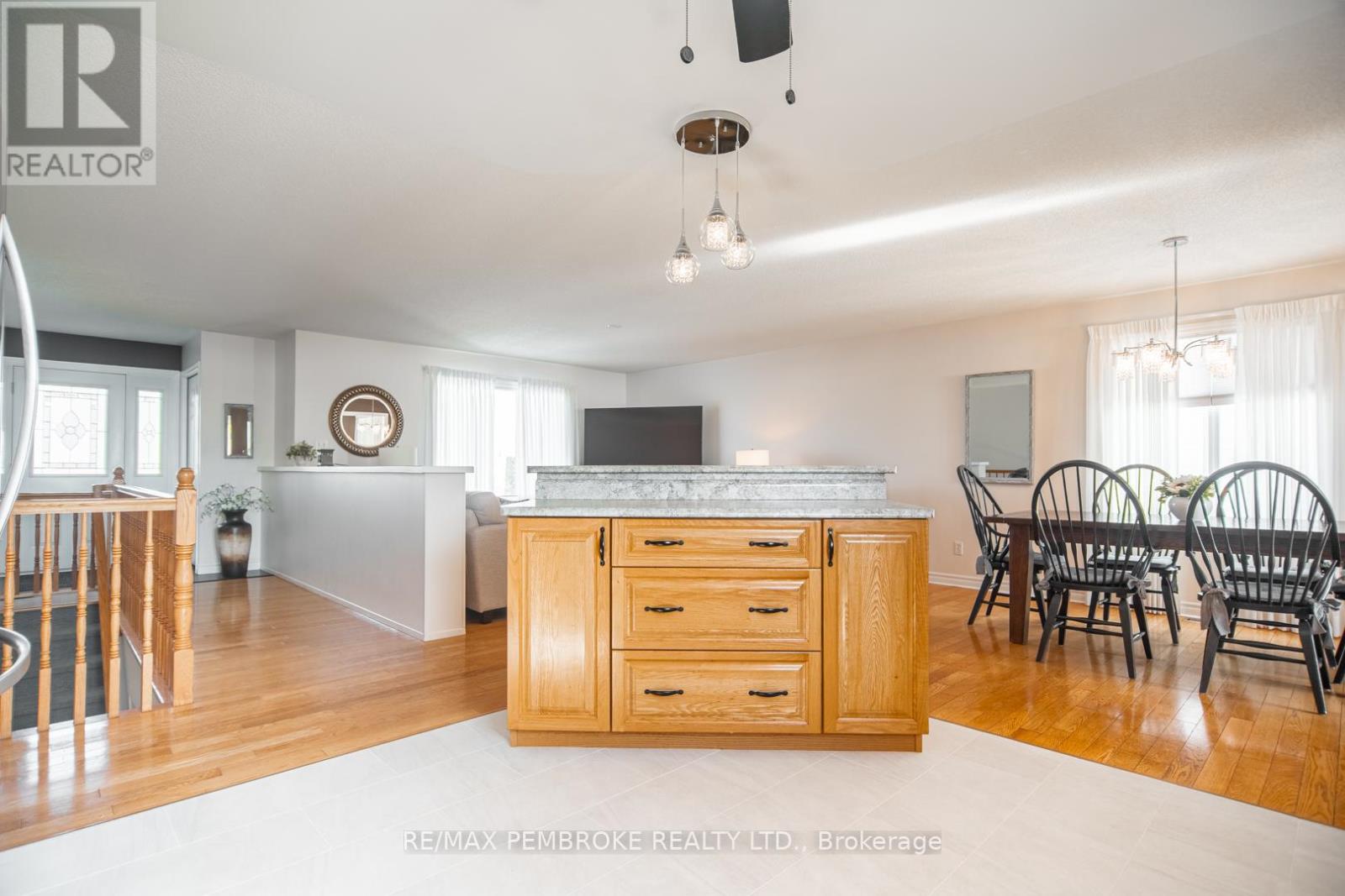 529 Angus Campbell Drive, Pembroke, Ontario  K8A 8K5 - Photo 13 - X12916090