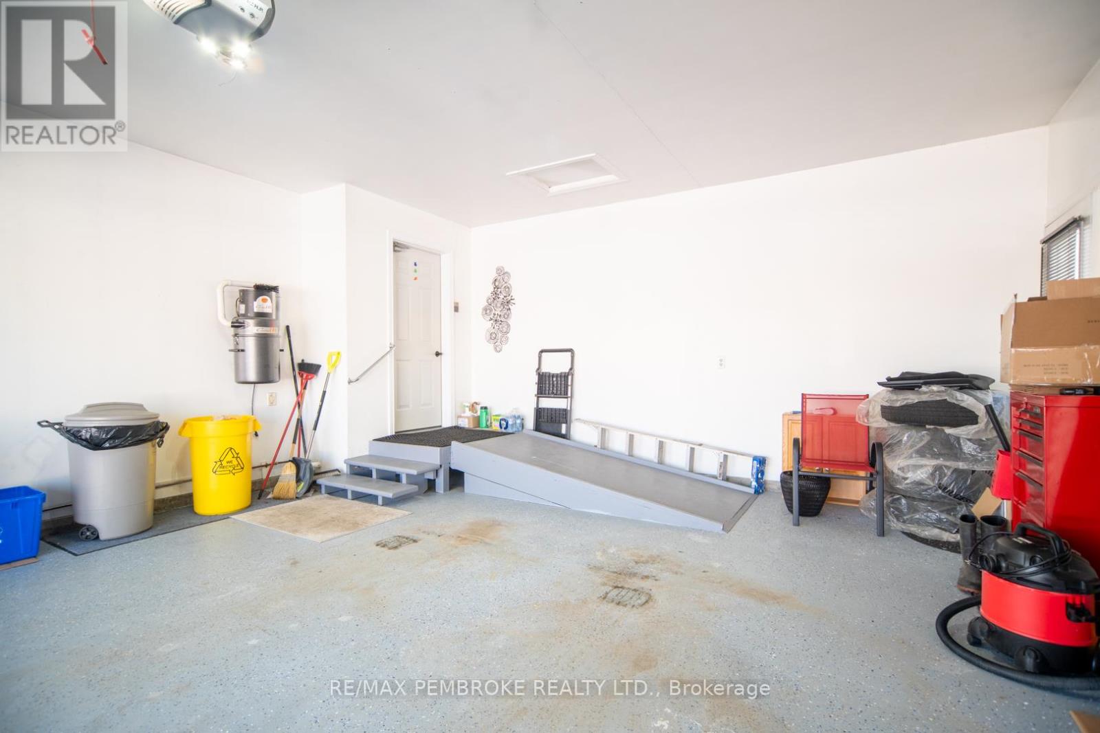 529 Angus Campbell Drive, Pembroke, Ontario  K8A 8K5 - Photo 44 - X12916090