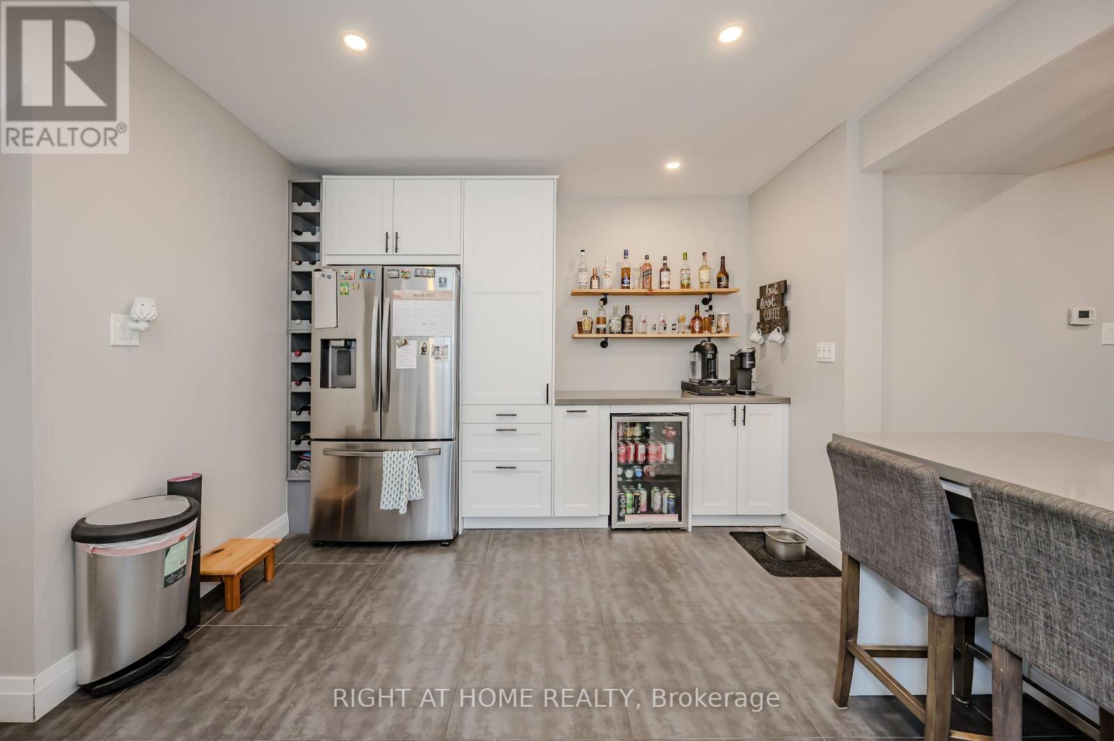 126 Poplar Avenue, Halton Hills, Ontario  L7J 2E2 - Photo 7 - W12865266