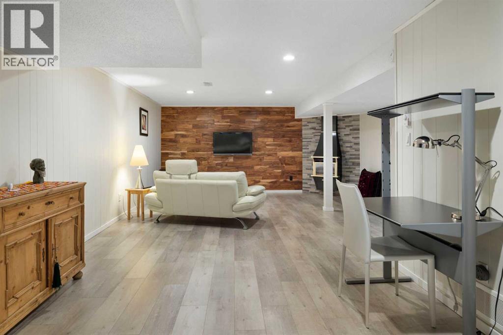 3511 Lakeside Crescent Sw, Calgary, Alberta  T3E 6A7 - Photo 31 - A2295574