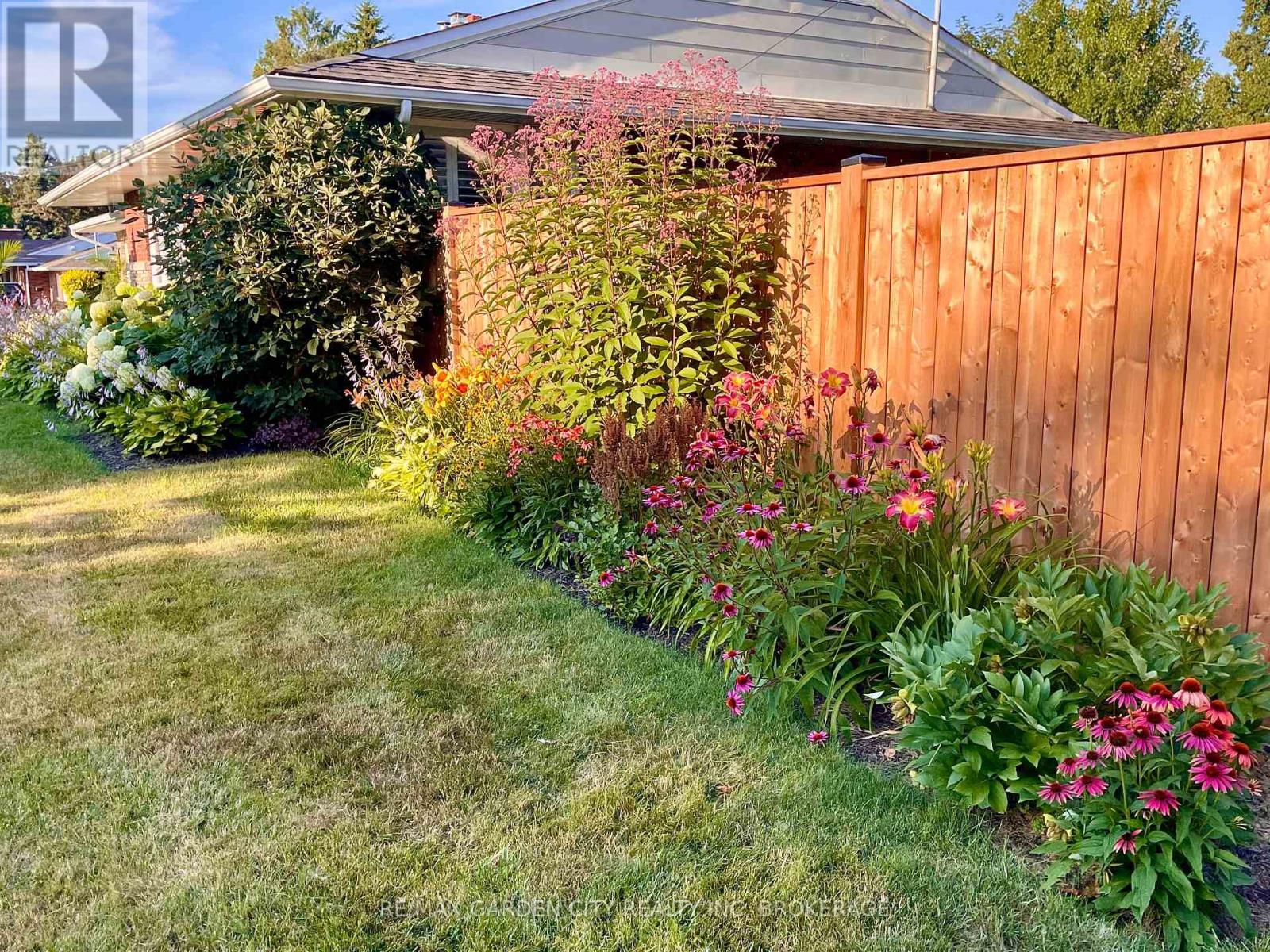 2 Lynnwood Avenue, Grimsby, Ontario  L3M 2X6 - Photo 27 - X12914270