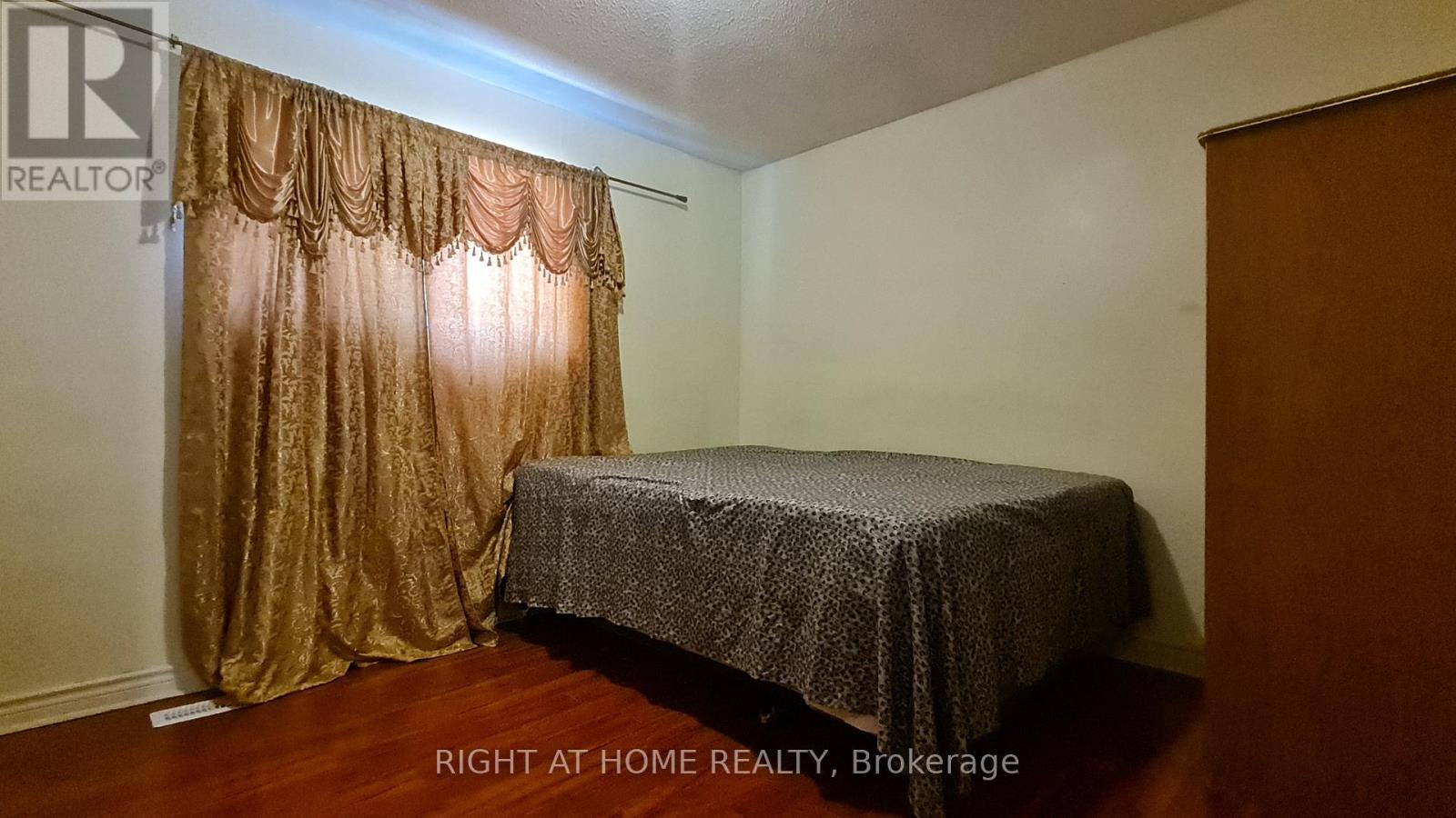 Upper - 55 Littleleaf Drive, Toronto, Ontario  M1B 1Y7 - Photo 4 - E12303936