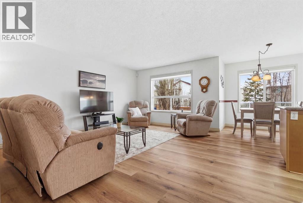 329 Douglas Ridge Circle SE, Calgary, Alberta  T2Z 3H5 - Photo 10 - A2292486