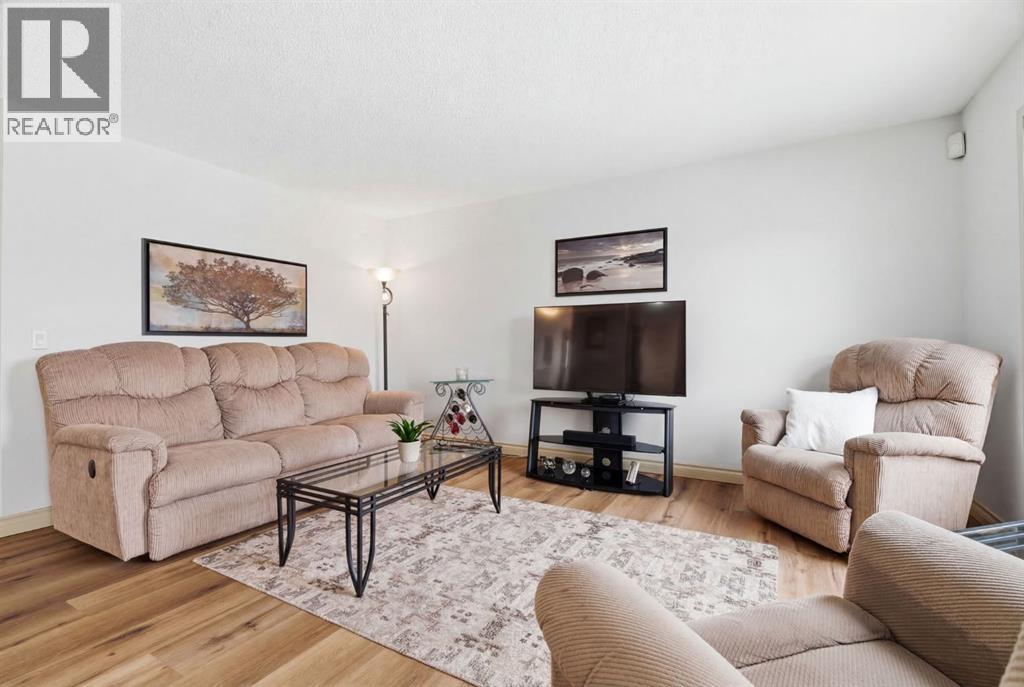 329 Douglas Ridge Circle SE, Calgary, Alberta  T2Z 3H5 - Photo 13 - A2292486