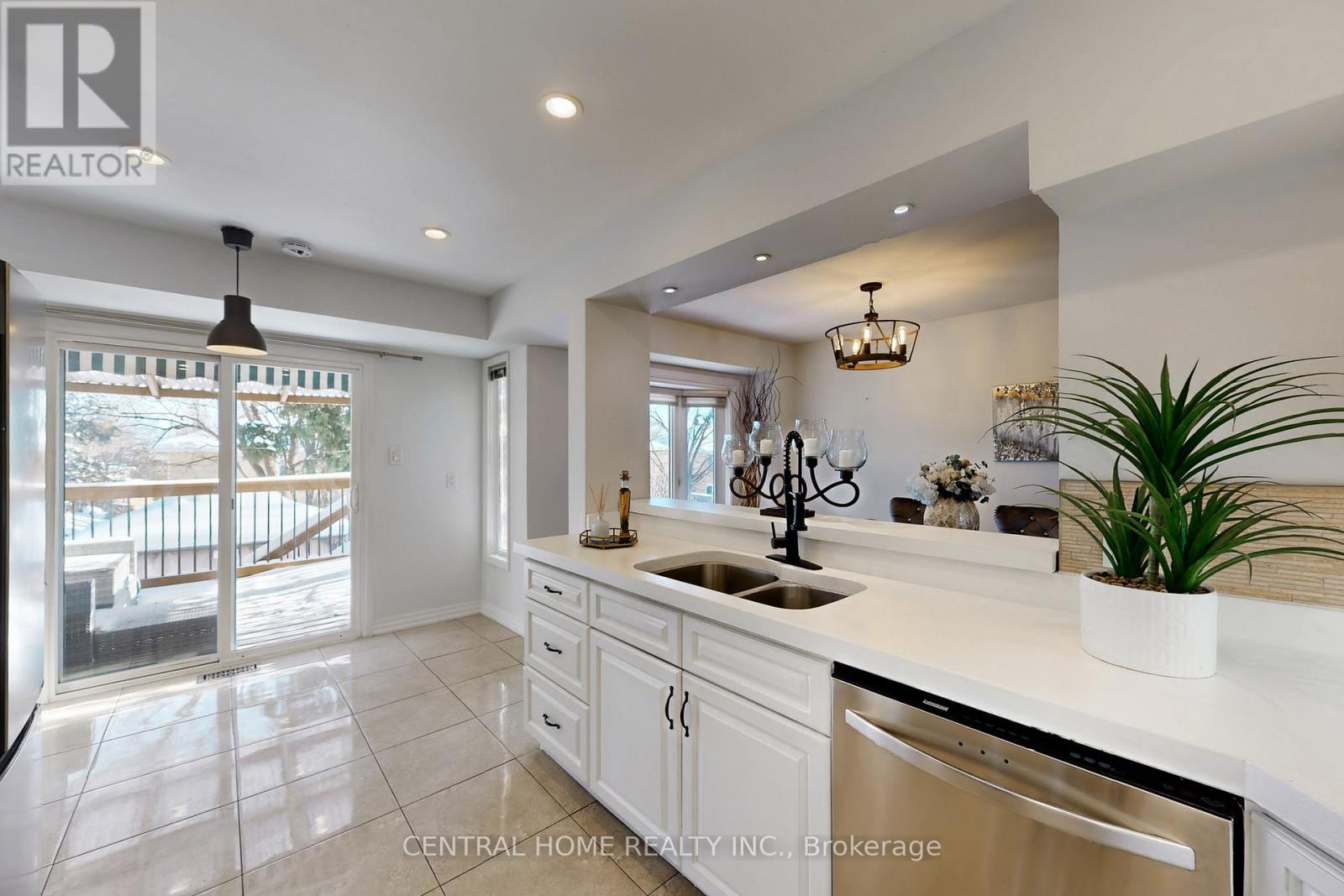 30 Moffat Crescent, Aurora, Ontario  L4G 4Z8 - Photo 17 - N12917500