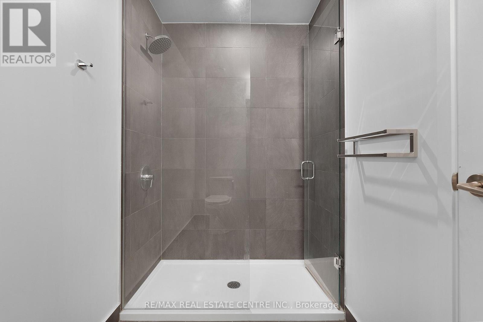 310 - 1000 Portage Parkway, Vaughan, Ontario  L4K 0L1 - Photo 24 - N12917508