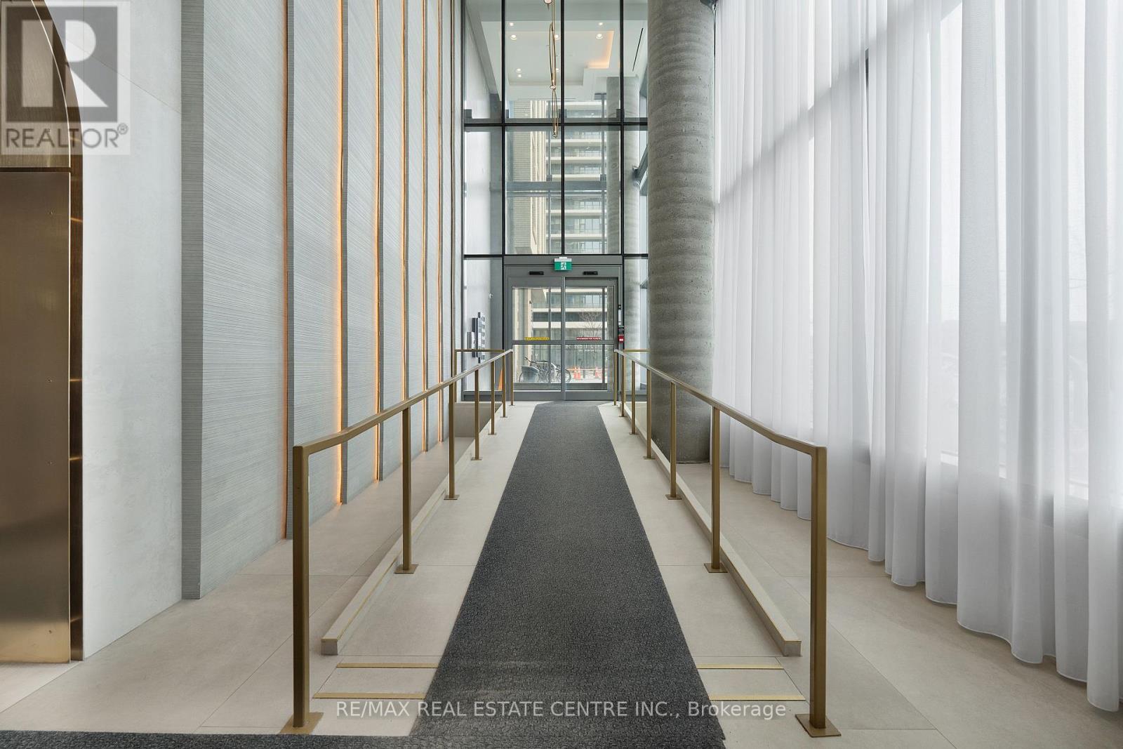 310 - 1000 Portage Parkway, Vaughan, Ontario  L4K 0L1 - Photo 5 - N12917508