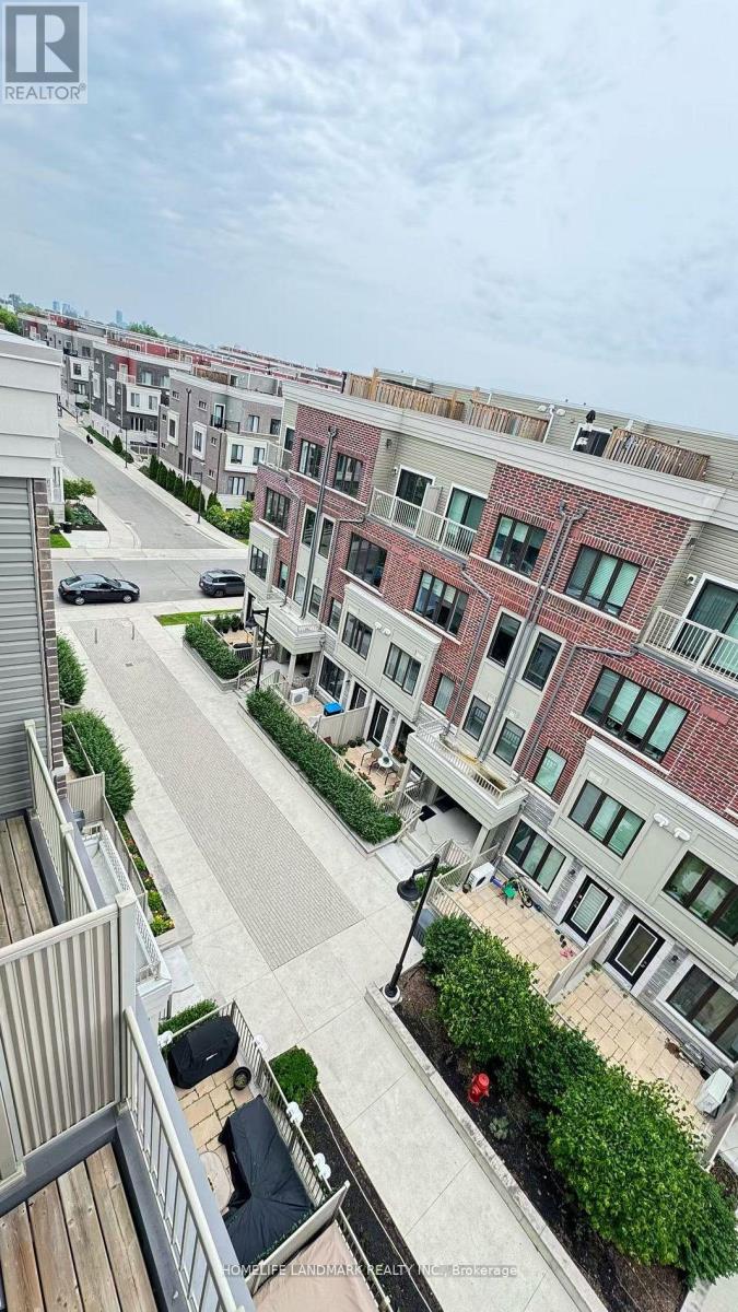 27 - 95 EASTWOOD PARK GARDENS, Toronto, Ontario