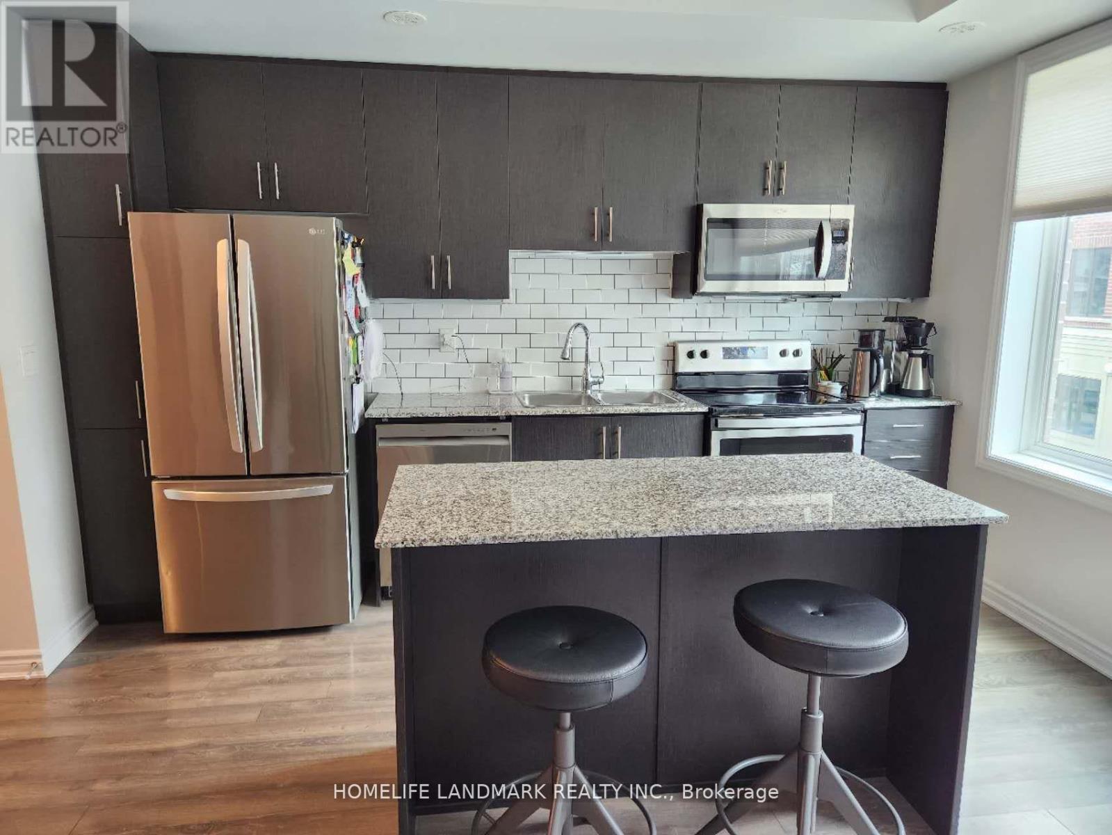 27 - 95 Eastwood Park Gardens, Toronto, Ontario  M8W 0B9 - Photo 3 - W12917504