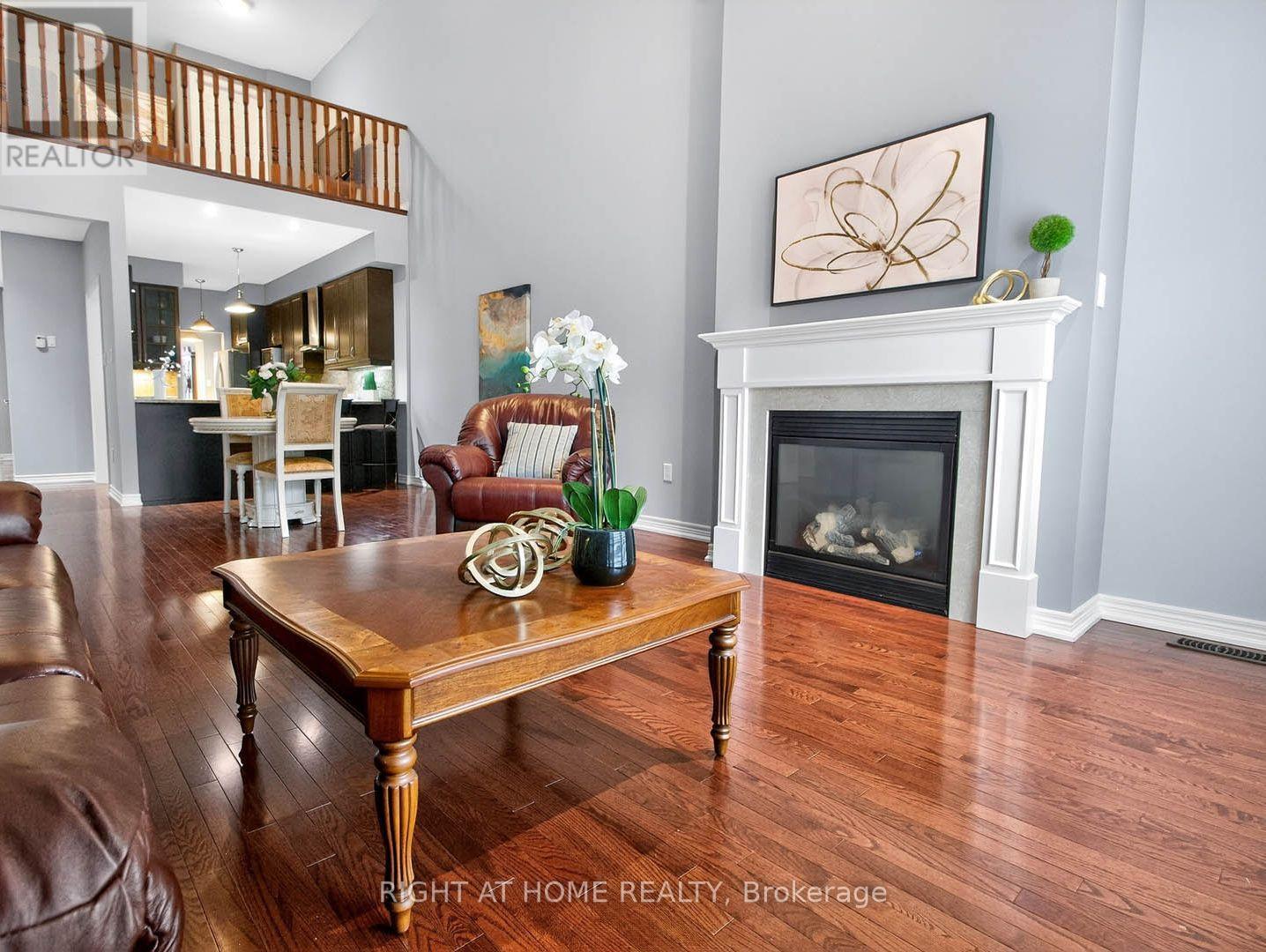 145 Louisbourg Way, Markham, Ontario  L6E 2A2 - Photo 6 - N12917516