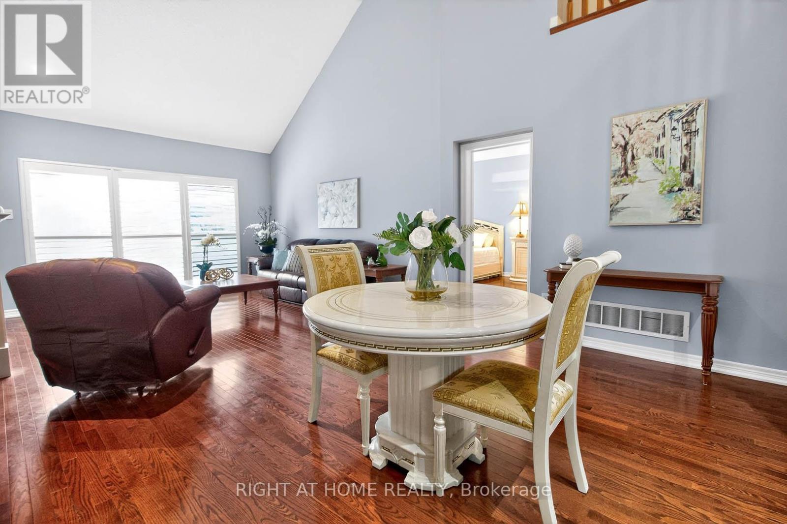 145 Louisbourg Way, Markham, Ontario  L6E 2A2 - Photo 7 - N12917516