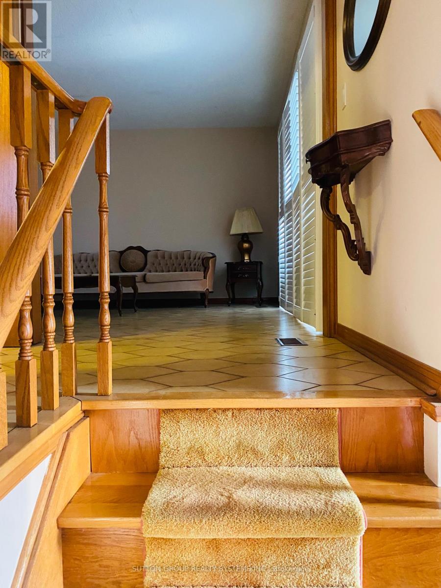 125 Sentinel Road, Toronto, Ontario  M3J 3G7 - Photo 3 - W12917532