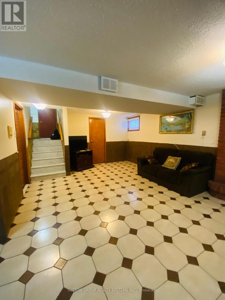 125 Sentinel Road, Toronto, Ontario  M3J 3G7 - Photo 30 - W12917532