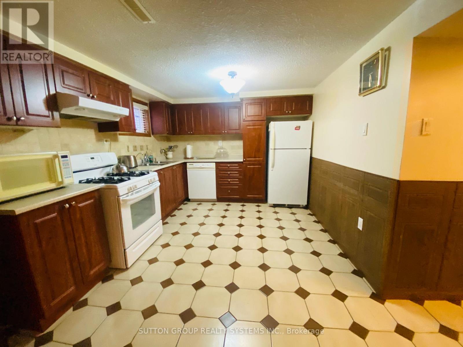 125 Sentinel Road, Toronto, Ontario  M3J 3G7 - Photo 32 - W12917532