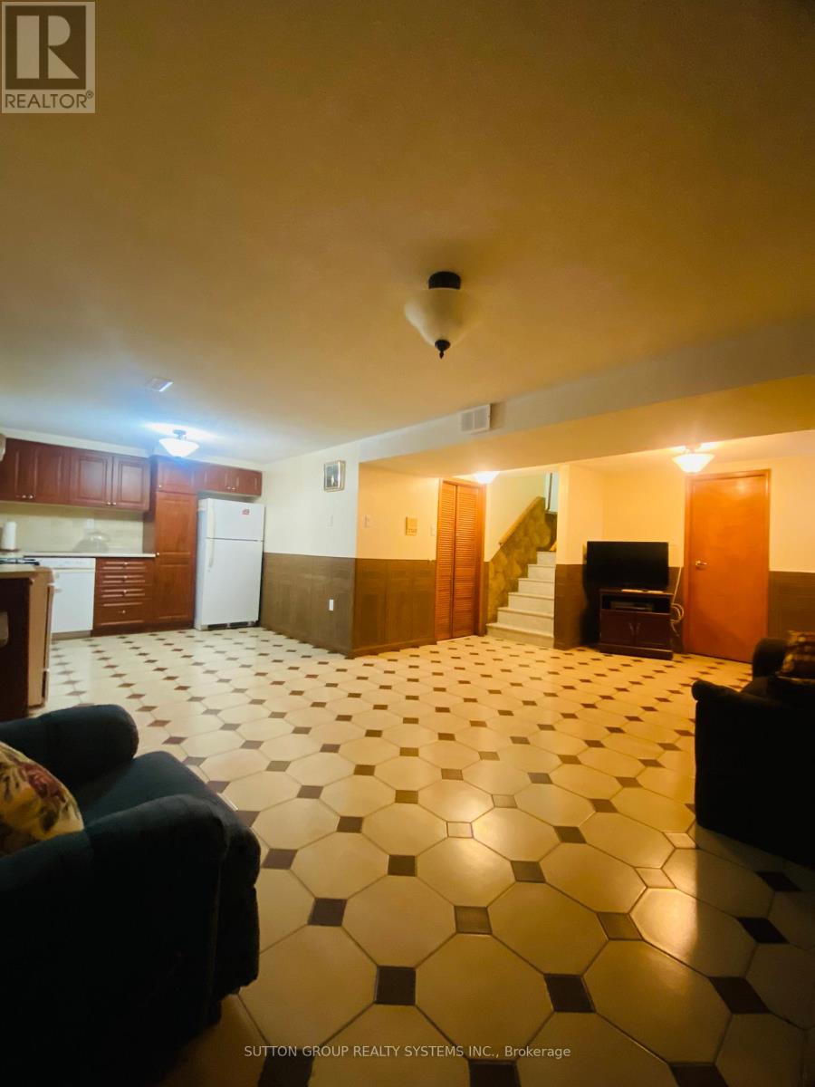 125 Sentinel Road, Toronto, Ontario  M3J 3G7 - Photo 34 - W12917532